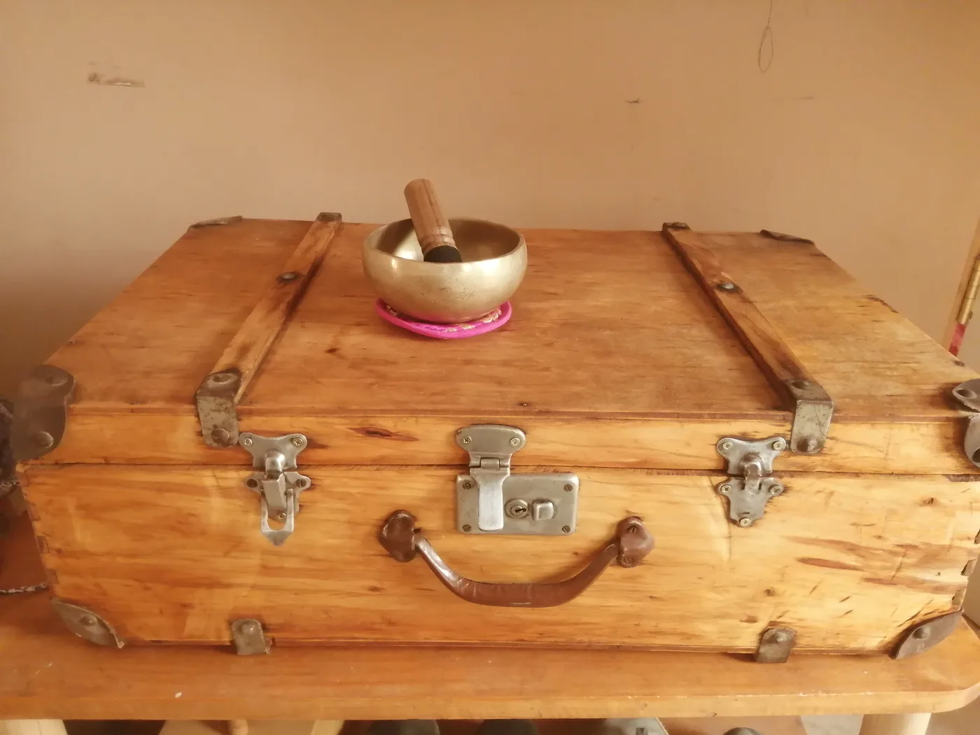 Todos los tips para restaurar una maleta antigua