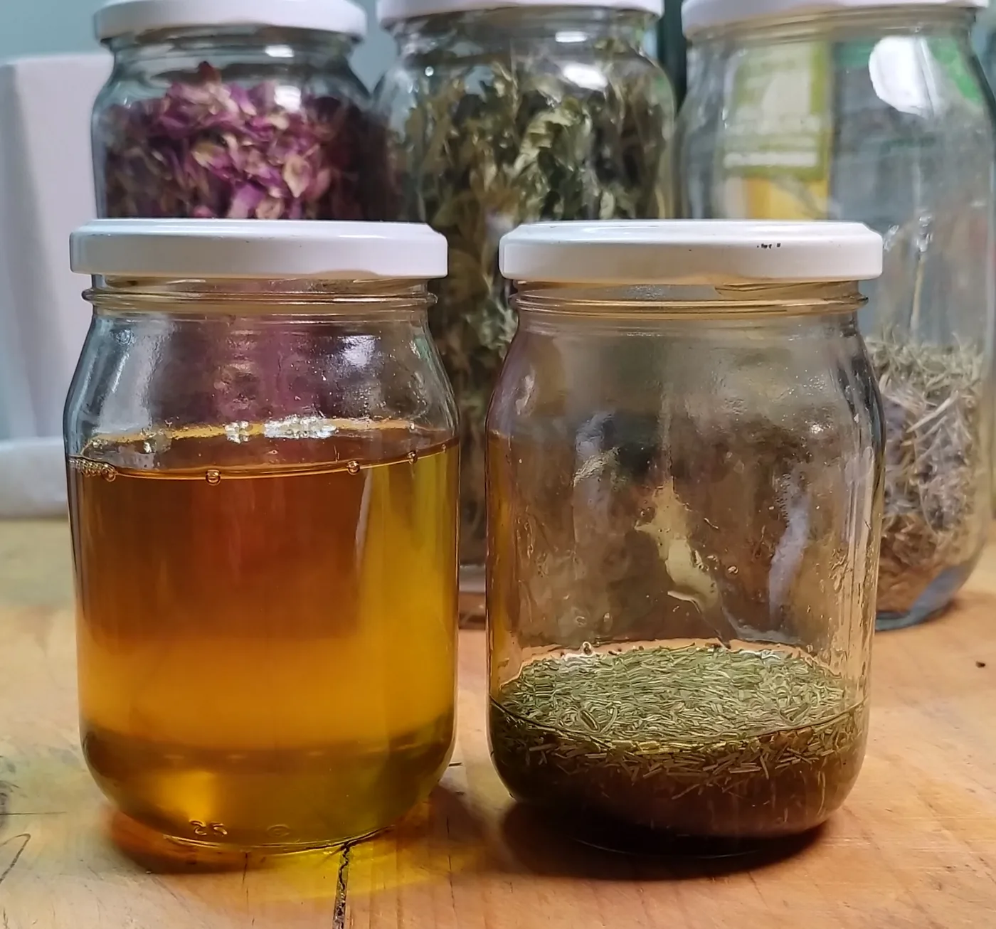 El arte de los oleatos: Aprende a hacer tus propios aceites infusionados en casa (tutorial paso a paso)