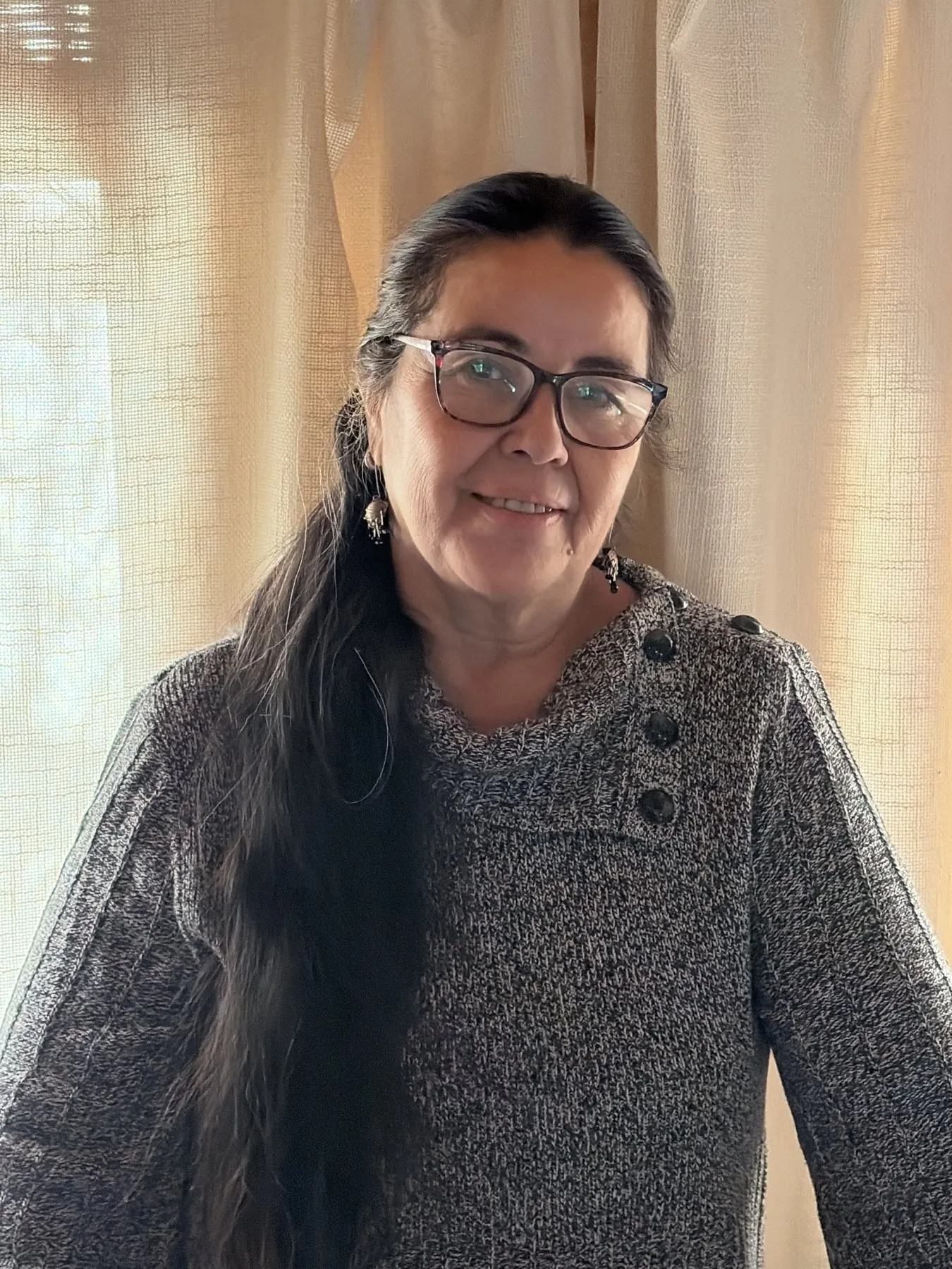 Retrato de Lily Aguilera Durán, la artista del Portal
